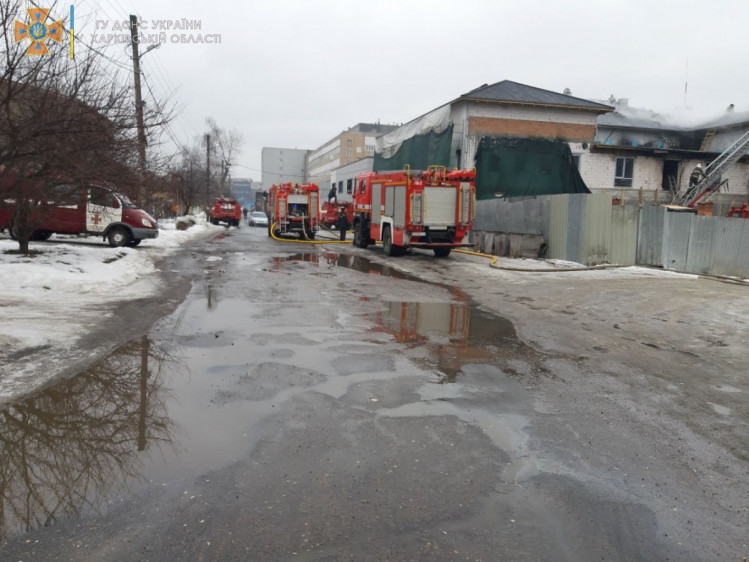 На месте масштабного пожара в Харькове работали 40 спасателей