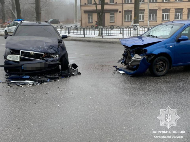 В Харькове произошло столкновение двух авто