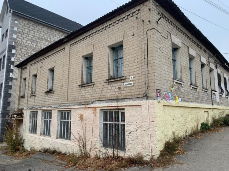 На Харківщині продають будівлю з гаражем