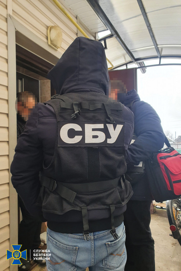 Житель Харькова поставлял за границу комплектующие к оружию