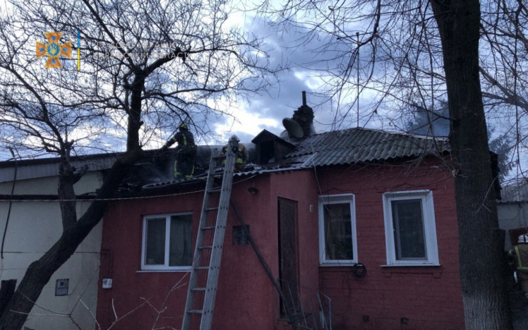 В Харькове потушили пожар в частном секторе