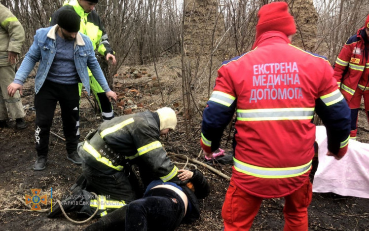 На Харківщині жінка впала в колодязь