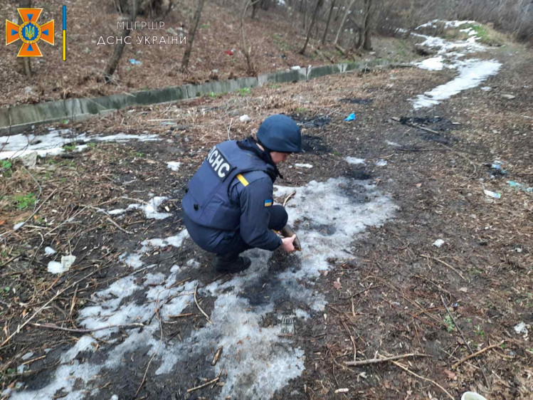 В Харькове обезвредили обнаруженные на улице боеприпасы
