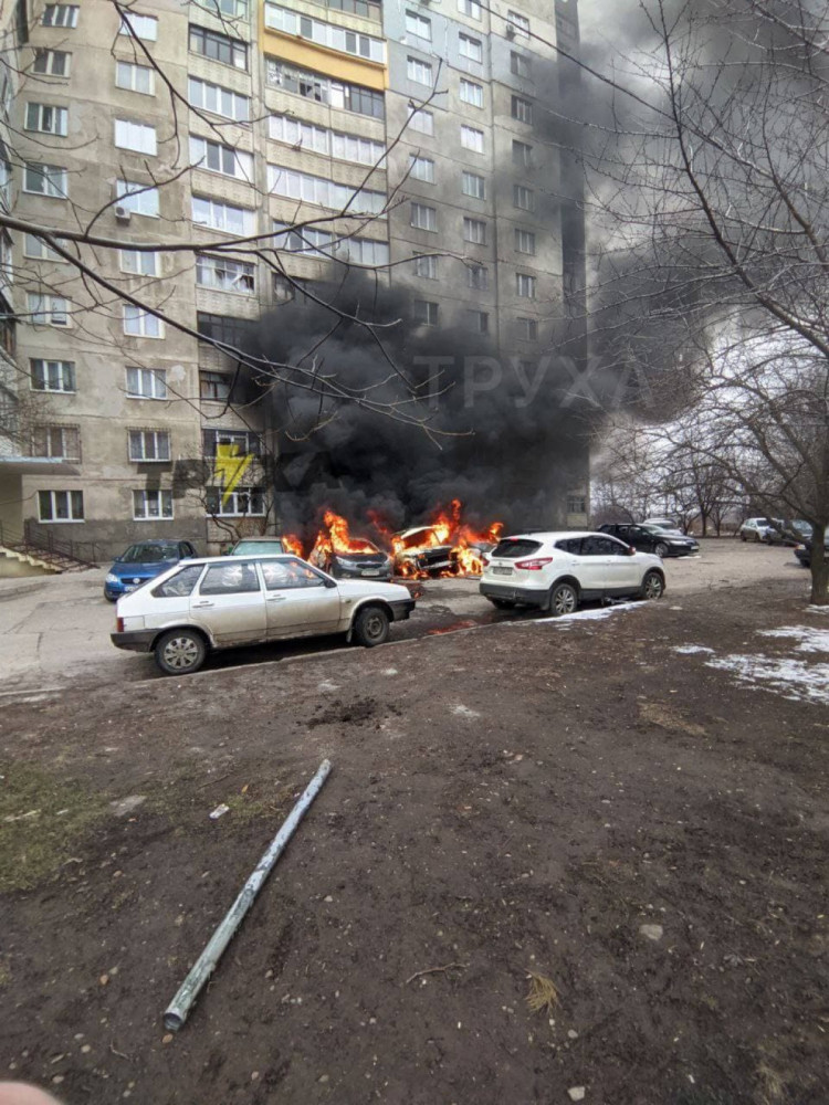 В Харькове горят авто